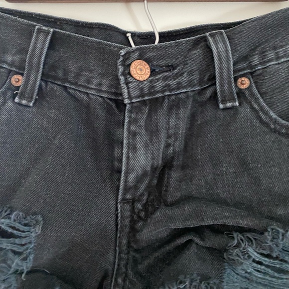Levi’s Black Jean Shorts - Picture 7 of 7